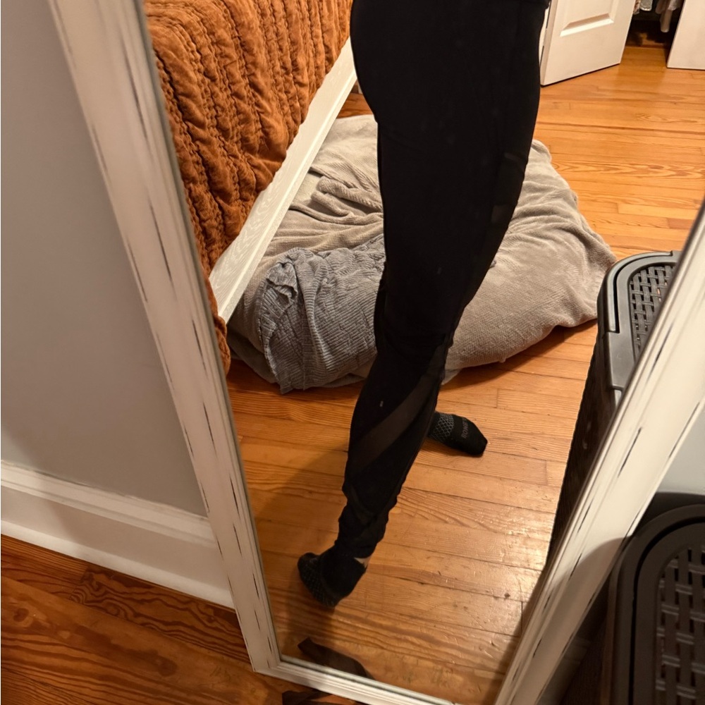 Lululemon cutout reveal legging - Picture 3 of 4